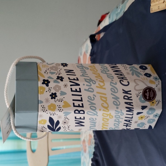 Hallmark new puzzle,  1000 pieces We Believe in.... - Picture 8 of 10